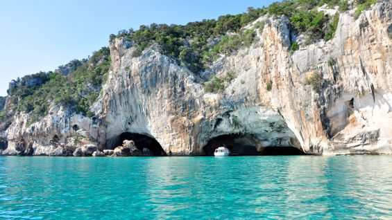 boat-cave-daylight-584174