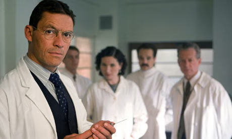 Howard Florey (Dominic West, sí, el de The Wire) en  Breaking the Mould | Fuente: BBC microbiología películas